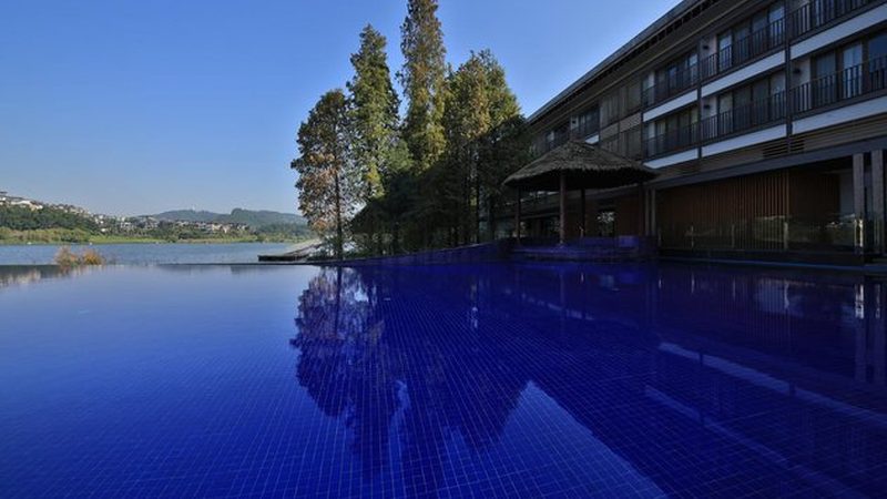 以下是一些热门的团建地点，适合不同类型的团队：